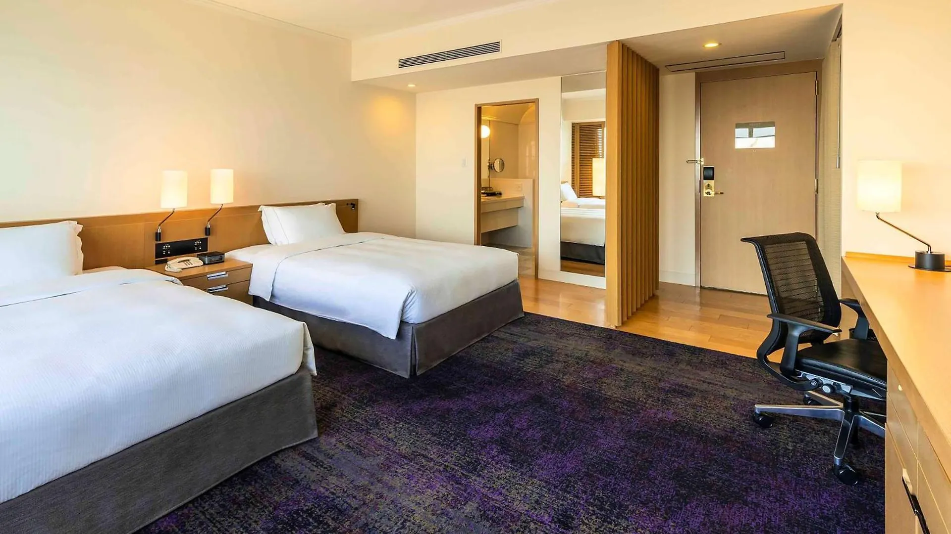 Hilton Fukuoka Sea Hawk Hotel