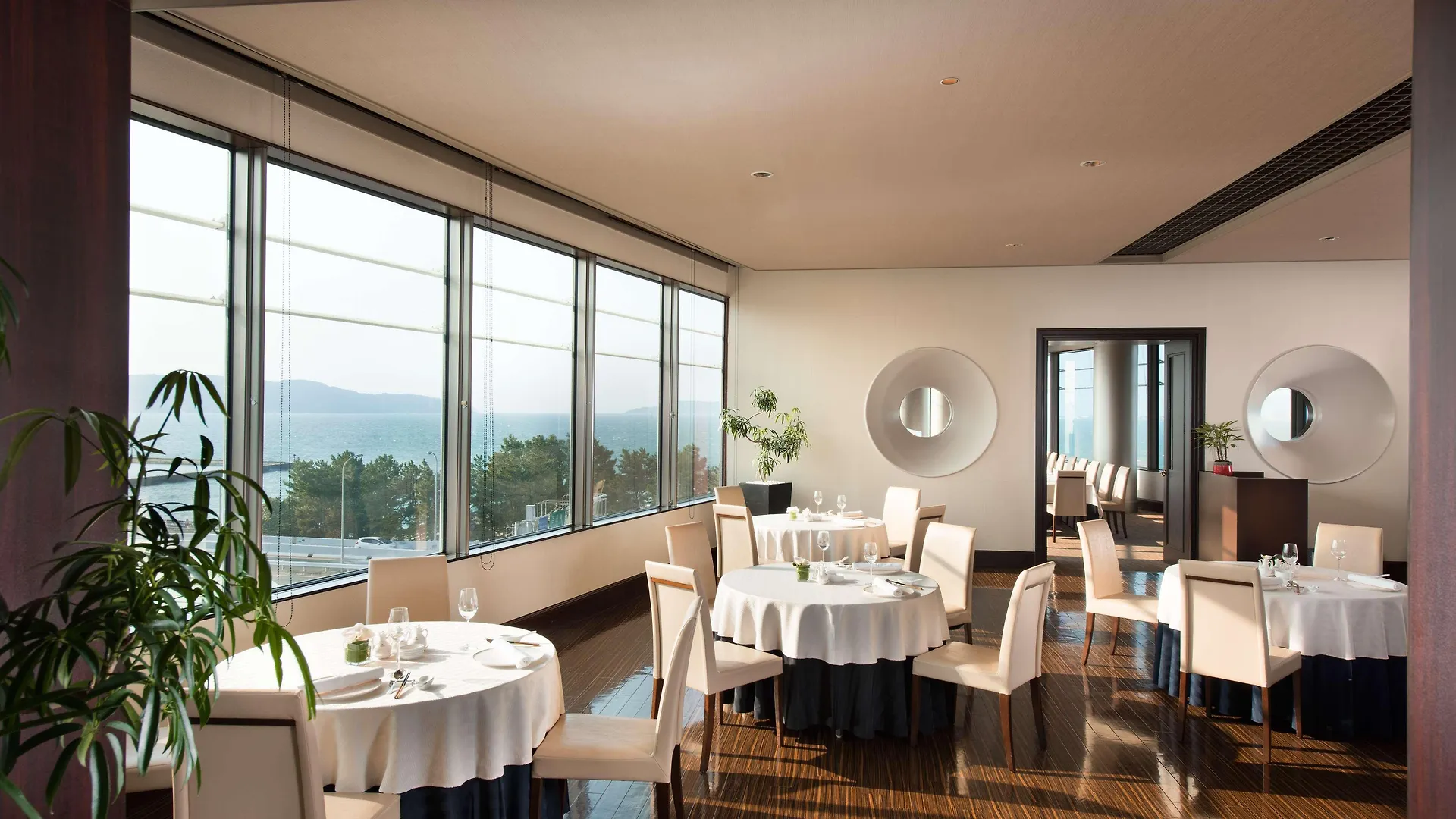 Hilton Fukuoka Sea Hawk Hotel